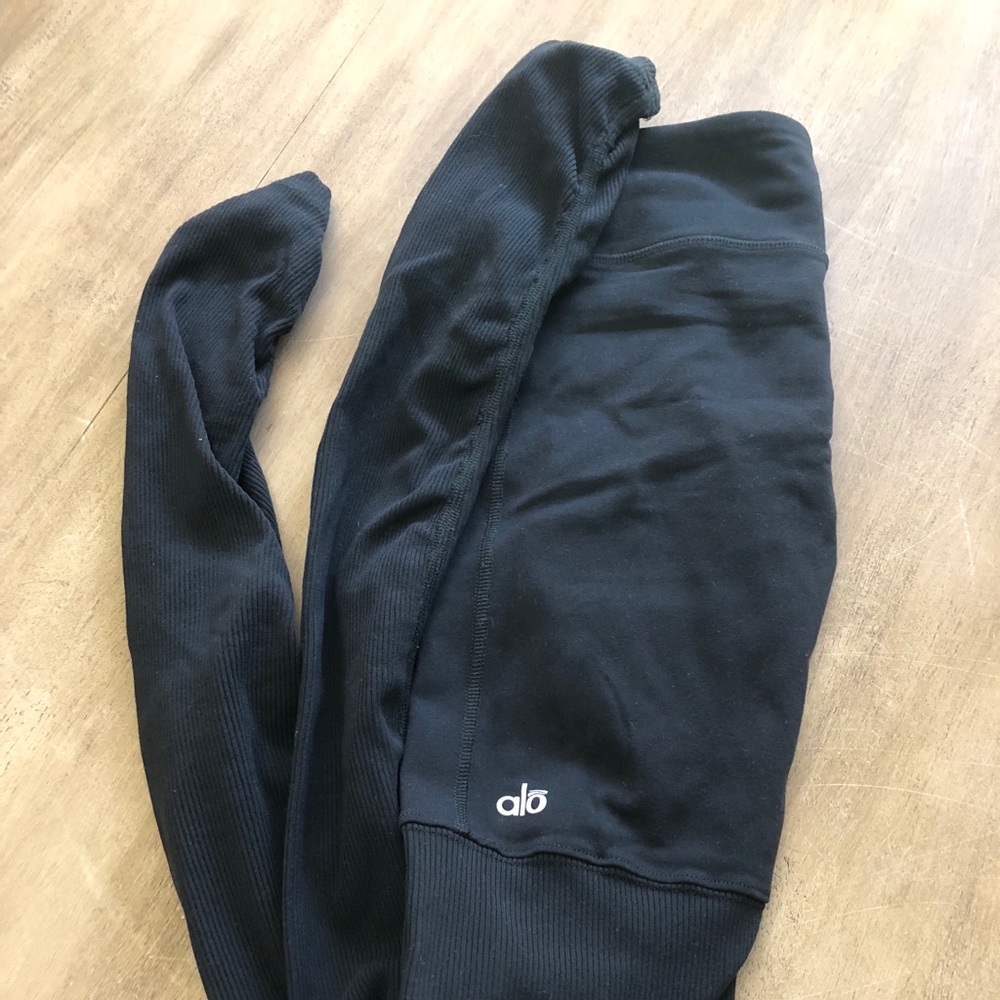 Alo yoga leggings size medium